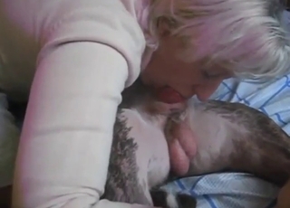 Mature lady with a hot pussy sucks off a dog