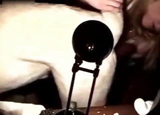 Blondie drømmer om dyrenes stive pikke, der svulmer med varme og hårdhed